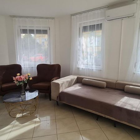 Tulipan Apartman Szeged Esterno foto