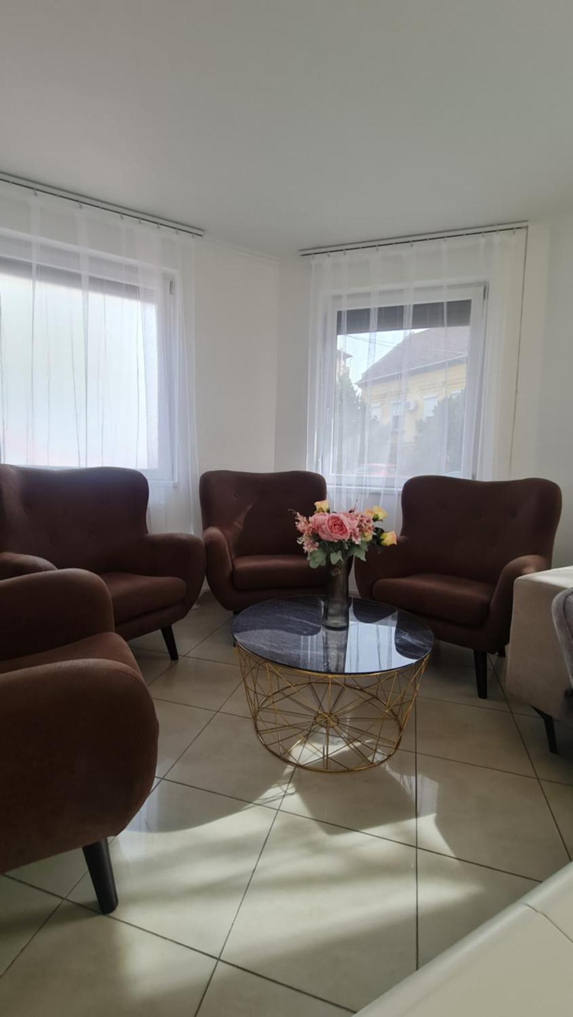 Tulipan Apartman Szeged Esterno foto