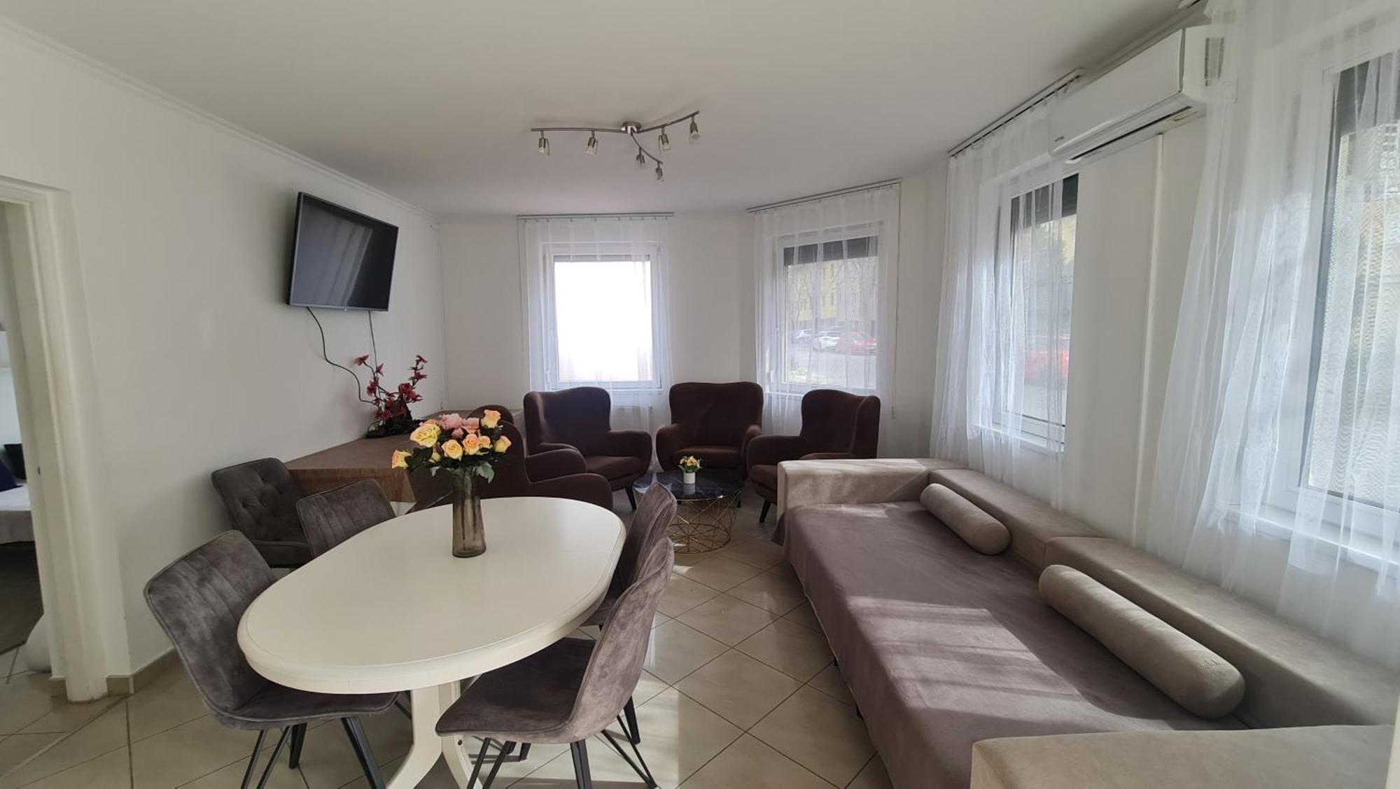 Tulipan Apartman Szeged Esterno foto