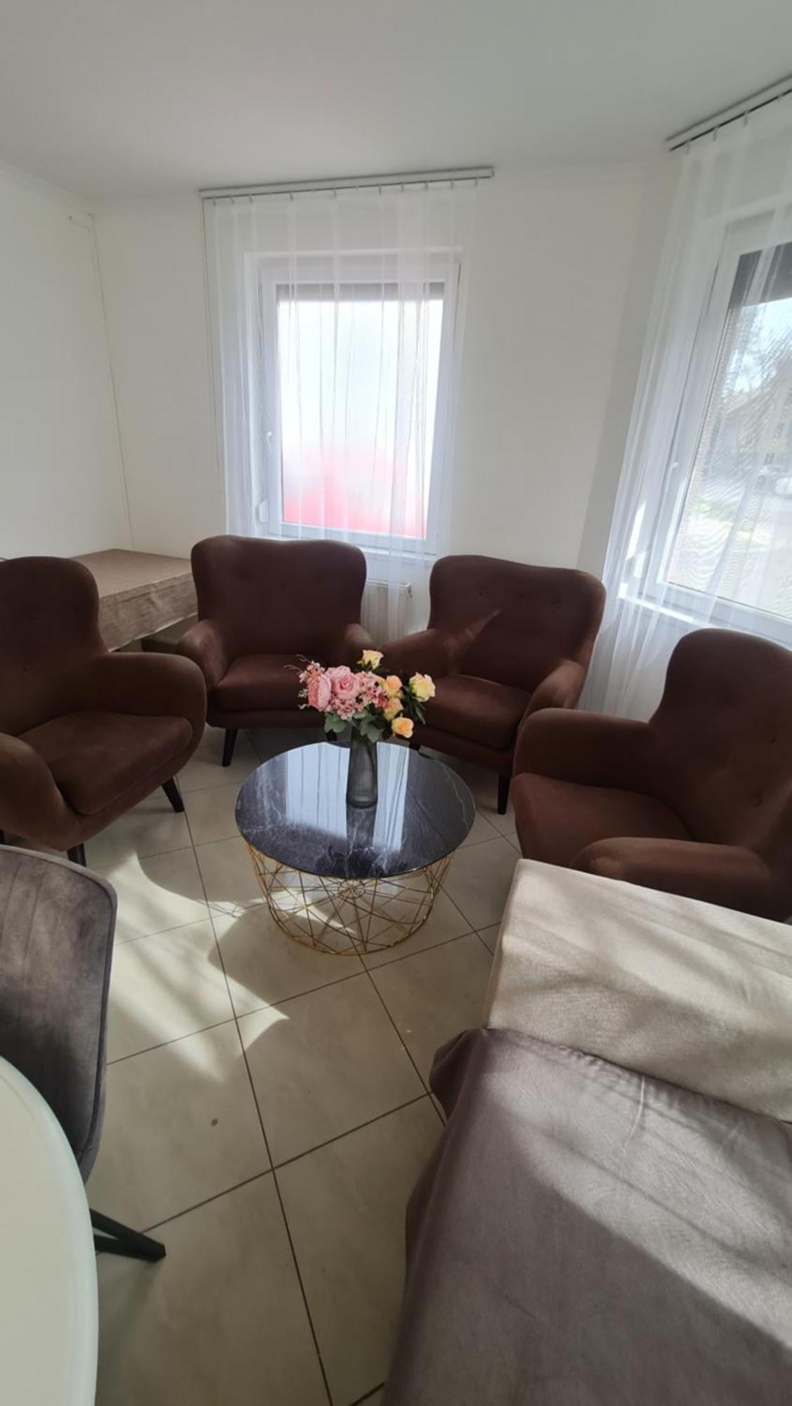 Tulipan Apartman Szeged Esterno foto